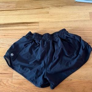 Lululemon Hotty Hot Shorts 2.5”